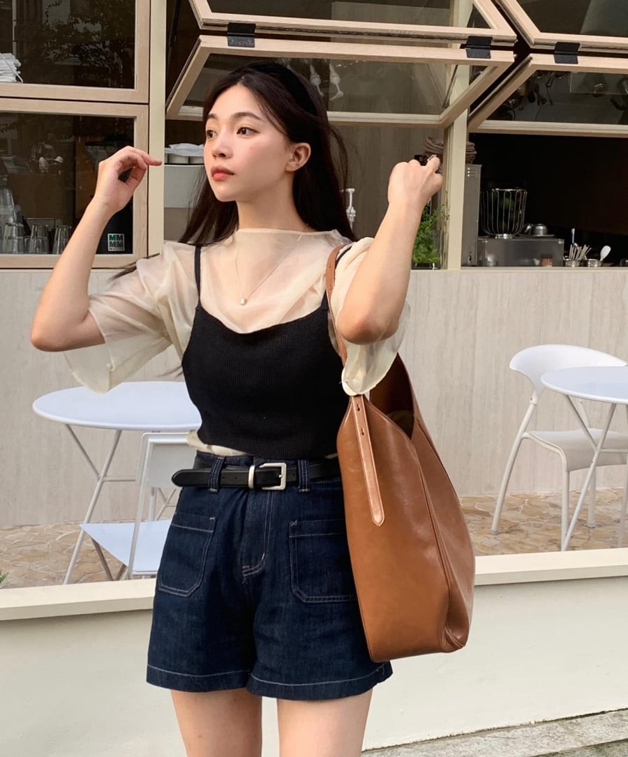 Các chất liệu như denim, kaki hoặc vải nhẹ đều có thể sử dụng tùy theo phong cách mong muốn.