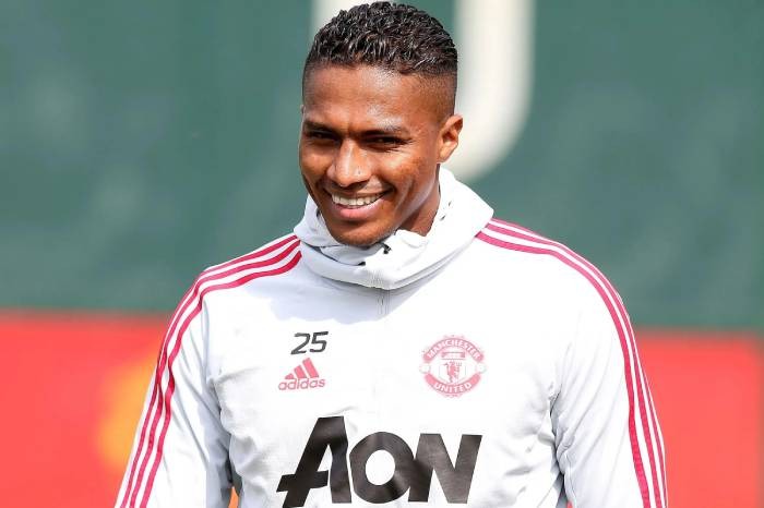 Valencia tái xuất trong màu áo đội bóng nghiệp dư.