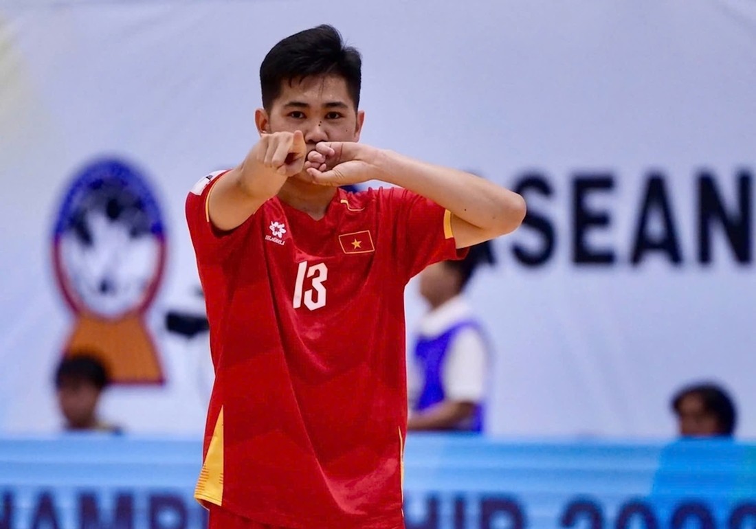Nhan Gia Hưng là người mở tỷ số cho đội tuyển futsal Việt Nam trước Myanmar. Ảnh: VFF.