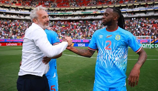 West Ham tức giận vì Wan Bissaksa không trở lại CLB đúng hạng