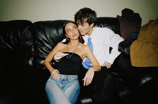  Cruz và bạn gái hơn nhiều tuổi.