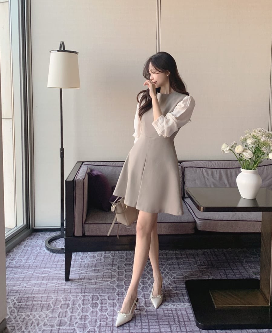  Thiết kế này giúp định hình lại tỷ lệ cơ thể bằng cách làm nổi bật vòng eo, từ đó tạo hiệu ứng thon gọn cho toàn bộ vóc dáng.