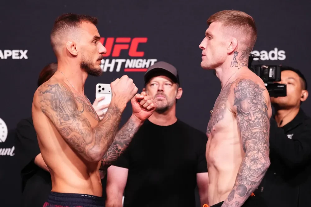 Renato Moicano ăn mừng sau chiến thắng tại UFC Fight Night