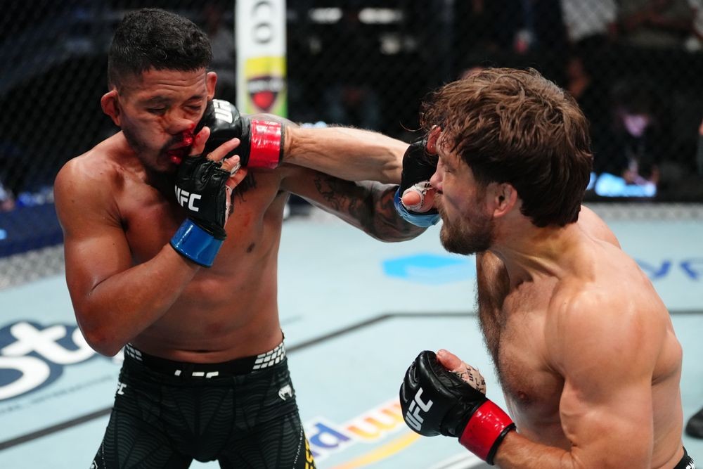 Ethyn Ewing tung đòn vào Rafael Estevam tại UFC Vegas 115