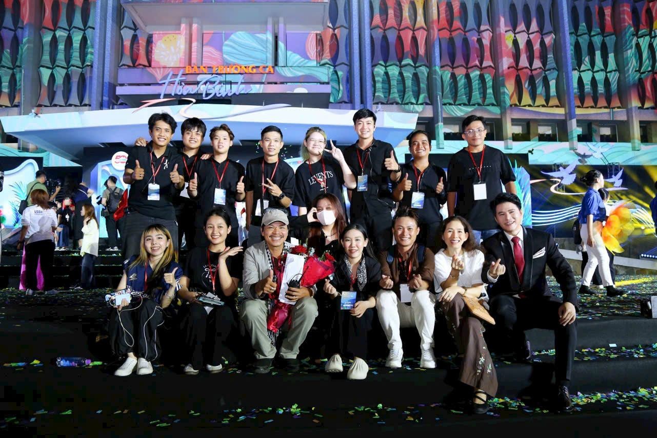 Vinh Khuong di lam (2).jpg