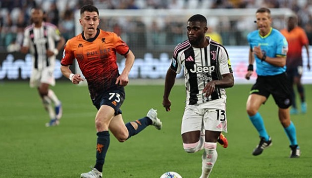 Juventus nhẹ nhàng đánh bại Genoa.