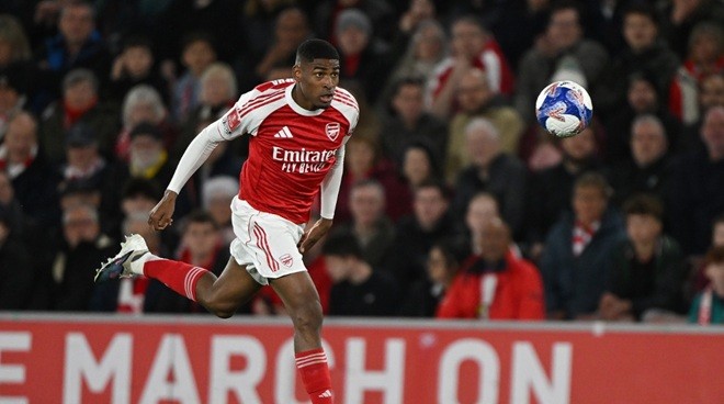  Mosquera nên được đá chính trước Sporting.