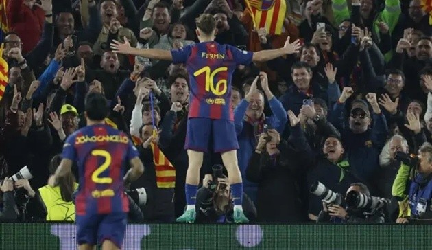 Barca thăng hoa khi thi đấu trên sân nhà