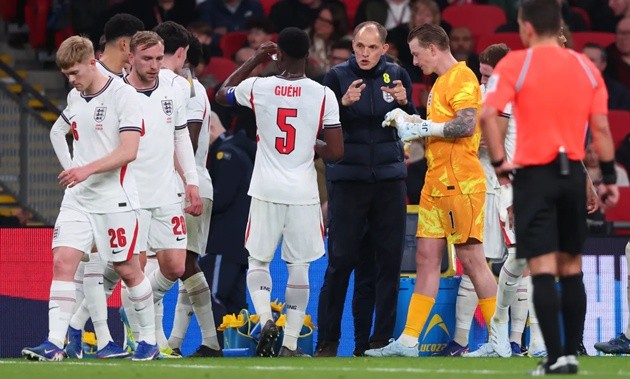 CĐV tuyển Anh thất vọng vì giá vé tàu tăng vọg