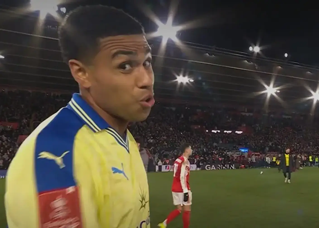 Shea Charles lọt vào tầm ngắm của Man Utd và Everton.