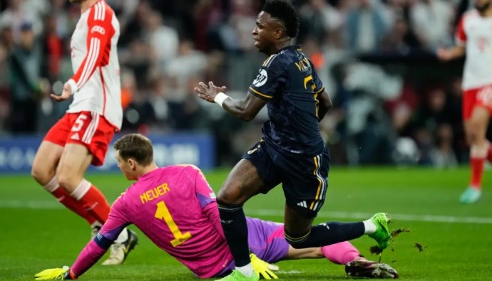 Vini sẽ phải tìm cách xuyên thủng mành lưới của Bayern.