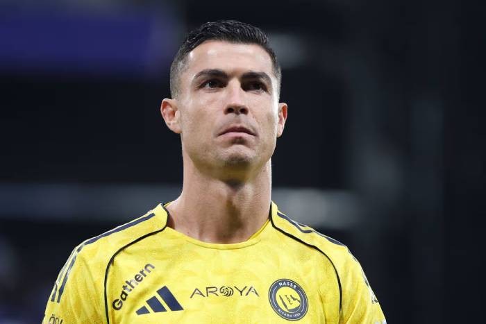 Ronaldo cách cột mốc 1000 bàn đúng 33 lần xé lưới đối phương.