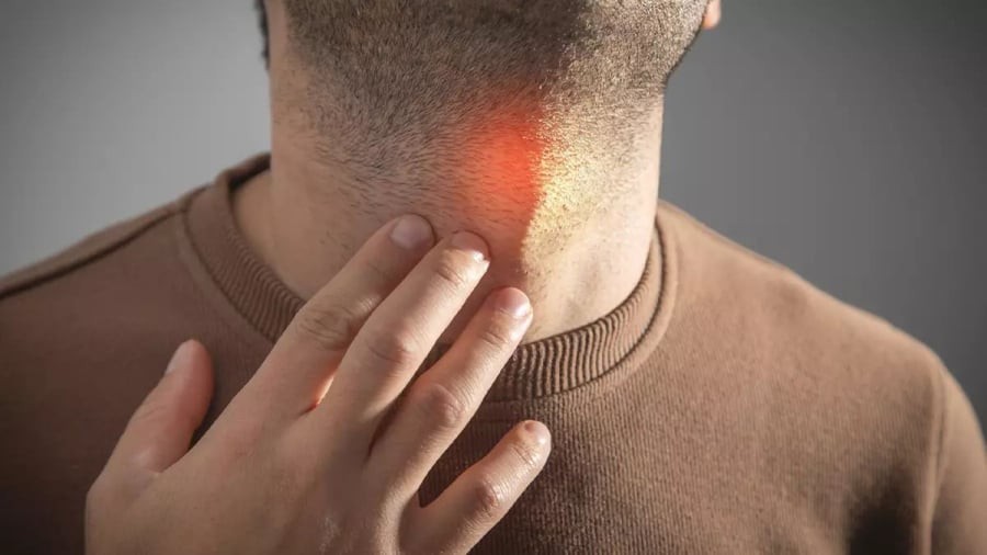 Xuất hiện khối u hoặc cục ở cổ

