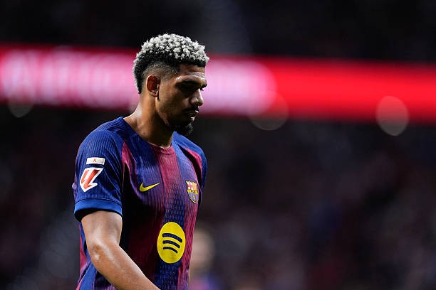 Ronald Araujo – 5.8 điểm: Thiếu chắc chắn ở giai đoạn đầu và phải rời sân ở phút 40 vì gặp vấn đề thể lực.
