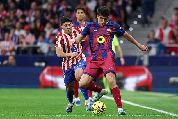 Pau Cubarsi – 7 điểm:  Mải mê nhìn bóng sau đường chuyền vượt tuyến sắc lẹm của Clement Lenglet, dẫn đến bàn mở tỷ số của đối thủ. Thi đấu tập trung và bọc lót tốt hơn hẳn trong hiệp hai.