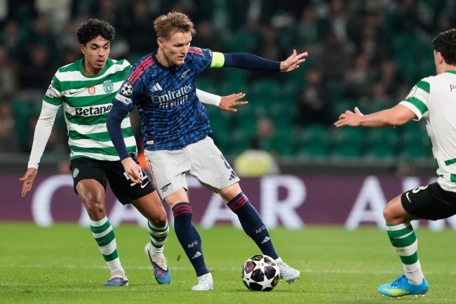 Trận đấu diễn ra chặt chẽ.