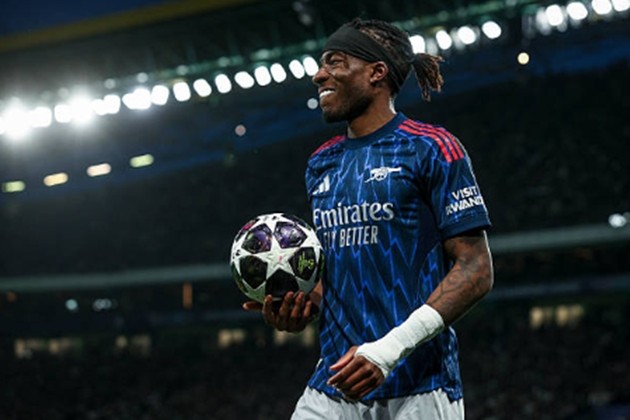 Tiền đạo cánh phải: Noni Madueke - 6.7 điểm Được trao cơ hội đá chính thay cho Bukayo Saka bị chấn thương, Madueke thi đấu đầy nỗ lực với nhiều tình huống đi bóng lắt léo. Dù vậy, hiệu quả cuối cùng trong các pha tạt bóng hay dứt điểm của anh vẫn chưa thực sự sắc sảo để tạo nên khác biệt rõ rệt.