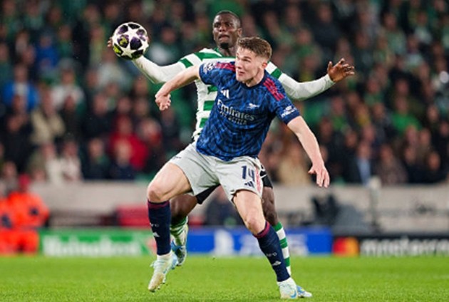 Tiền đạo cắm: Viktor Gyokeres - 6.8 điểm Trong ngày tái ngộ đội bóng cũ, Gyokeres thi đấu năng nổ nhưng lại thiếu đi sự nhạy bén cần thiết. Chính việc anh không kịp lùi về để thoát bẫy việt vị đã khiến bàn thắng của Zubimendi không được công nhận, một sai sót đáng tiếc trong một trận cầu chặt chẽ.