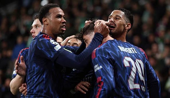 Arsenal giúp Ngoại hạng Anh chắc 5 suất dự Champions League mùa sau.