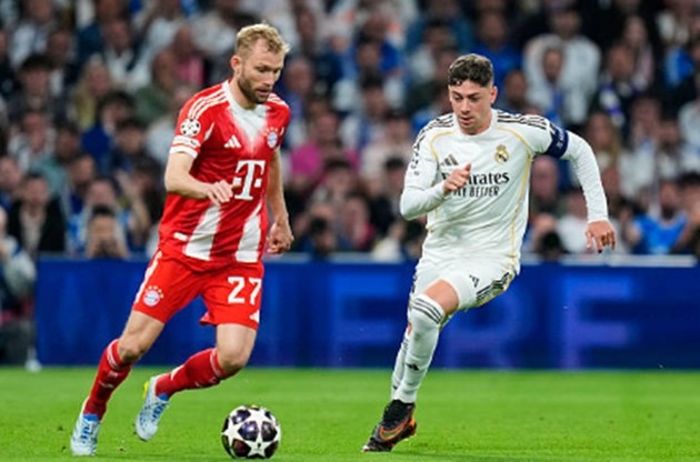 Tiền vệ trung tâm: Federico Valverde - 6.3 điểm Ngôi sao người Uruguay thi đấu dưới sức so với kỳ vọng. Valverde không cung cấp đủ sự hỗ trợ cần thiết cho Alexander-Arnold ở cánh phải, khiến hành lang này thường xuyên bị Bayern khai thác. Khả năng kéo bóng và dứt điểm từ xa sở trường của anh cũng không được thể hiện nhiều trong một đêm mà tuyến giữa Madrid bị chia cắt.