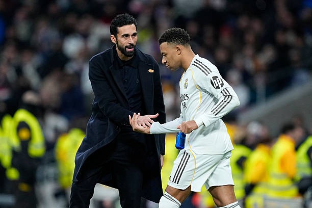 Arbeloa muốn thấy sự ổn định từ Mbappe.