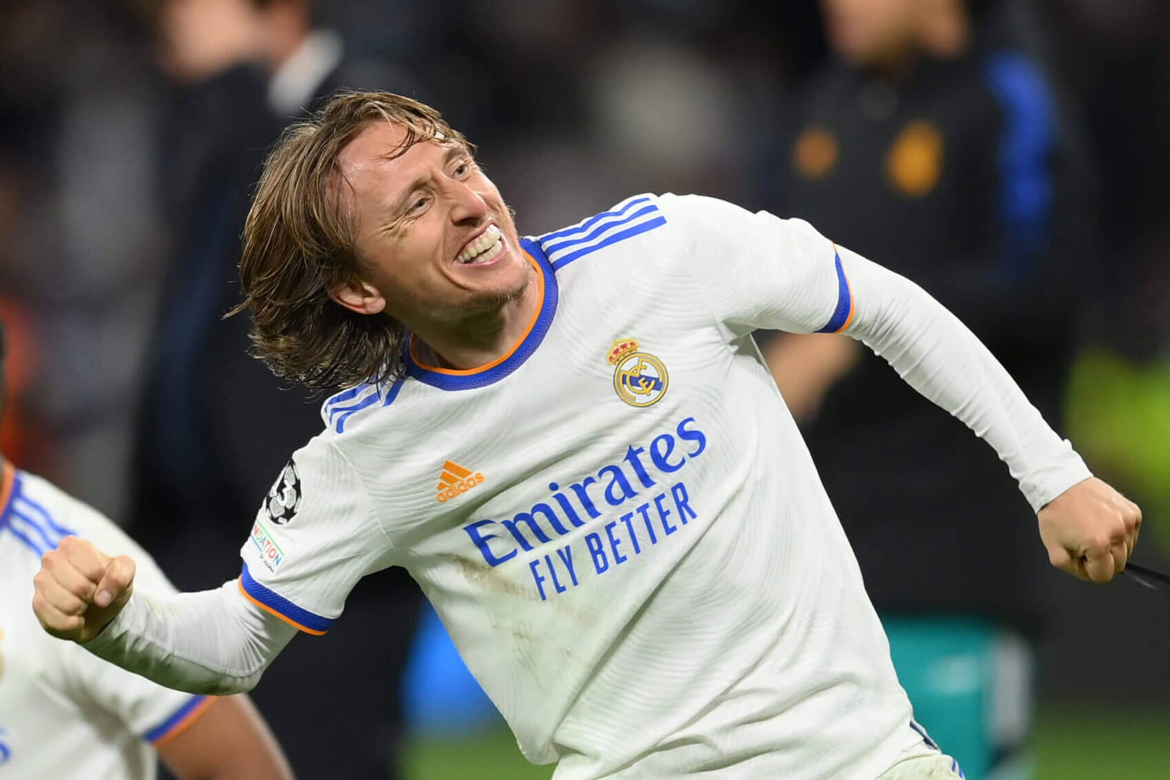 Modric mở khóa bằng đường chuyền thiên tài.