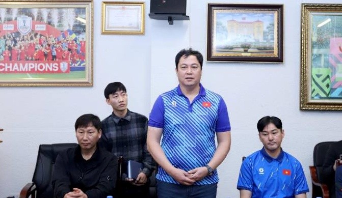 VFF gia hạn hợp đồng với HLV thủ môn Lee Woon Jae.