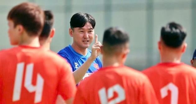 Trợ lý Lee Jung Soo chia tay các ĐTQG Việt Nam sau hơn một năm gắn bó.