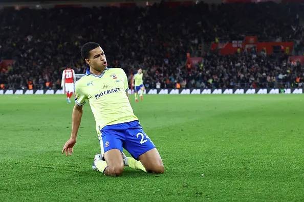 Charles là nước đi an toàn của MU trên TTCN mùa Hè 2026.