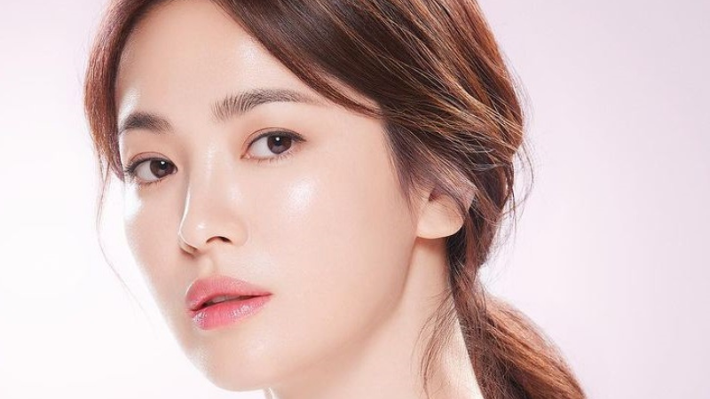 Khi bước qua ngưỡng 40, làn da bắt đầu suy giảm rõ rệt về chất lượng. 