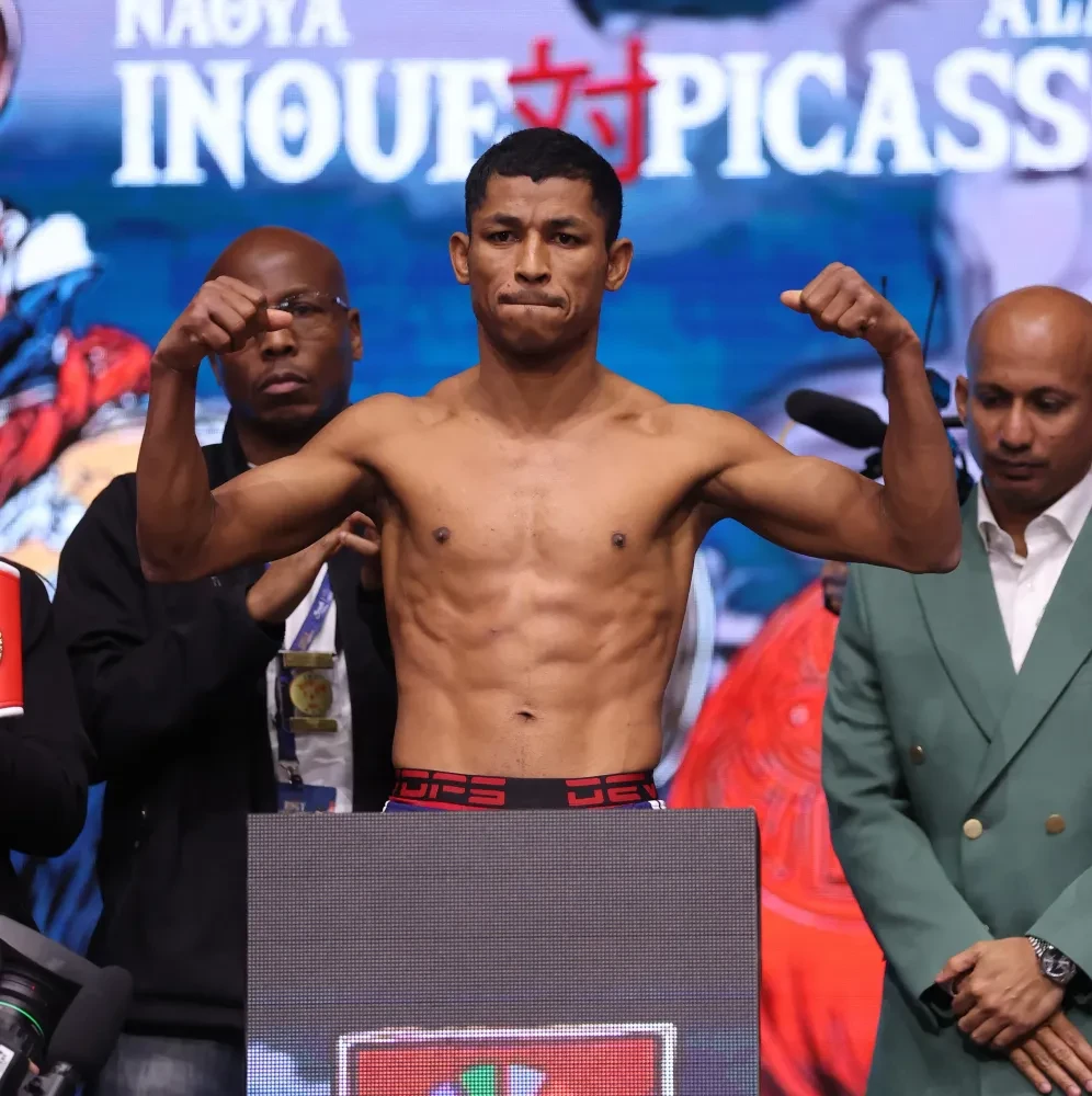 Willibaldo Garcia trong buổi cân thử trước trận đấu