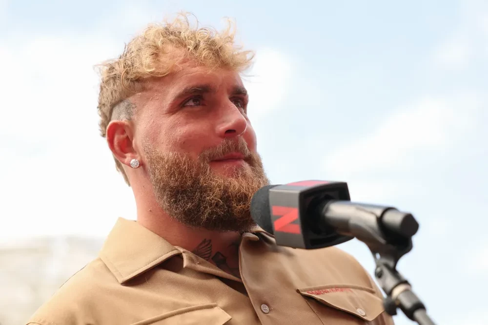 Võ sĩ Jake Paul tại buổi họp báo của MVP MMA