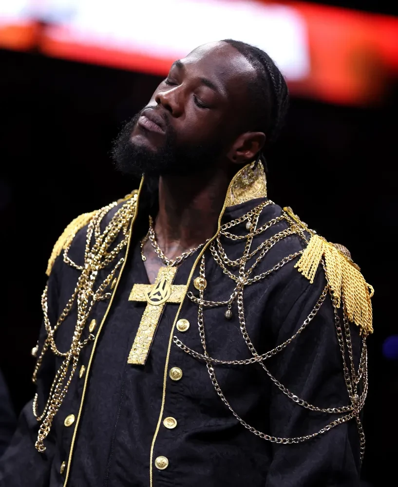 Deontay Wilder khởi động trước trận đấu ở London.
