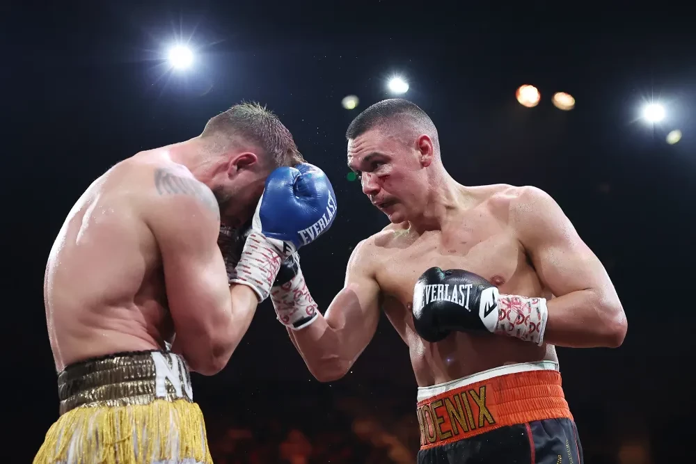 Tim Tszyu trong trận đấu với Denis Nurja
