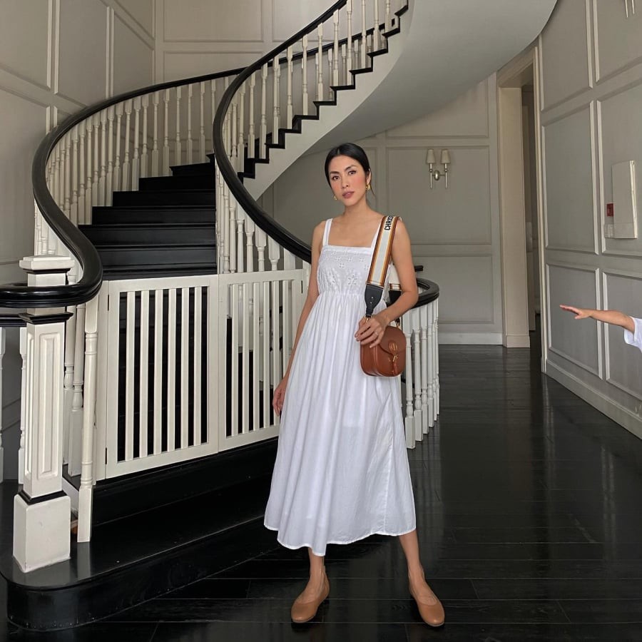  Sắc trắng dễ dàng phù hợp với nhiều hoàn cảnh, từ dạo phố đến những dịp đặc biệt.