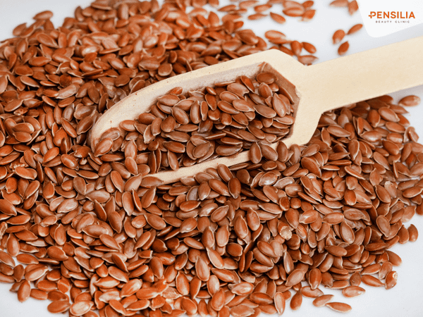 Hạt lanh tuy nhỏ nhưng lại chứa lượng lớn acid béo omega-3, chất xơ và các hợp chất thực vật có lợi.