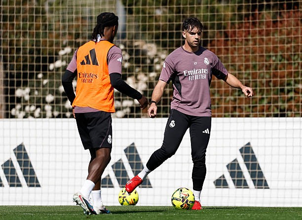 Việc Asencio từ chối đấu Elche được cho là vì muốn tăng cơ hội ra sân trước Man City m