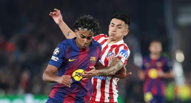 Yamal luôn bị các cầu thủ Atletico theo sát.