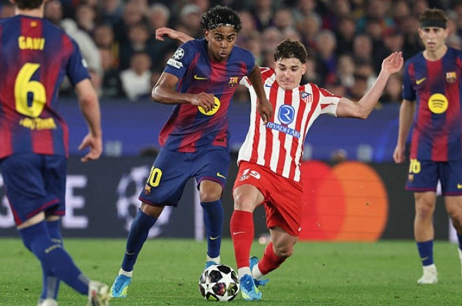 Alvarez là mục tiêu mà Barca nhắm đến để gia cố hàng công.