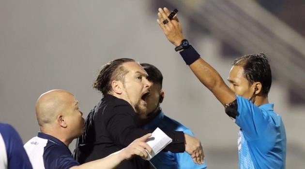 Thể Công gửi công văn xin miễn họp báo cho HLV .