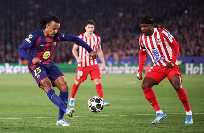 Jules Kounde (5.8): Vừa trở lại sau chấn thương, Kounde thi đấu tròn vai trong khâu phòng ngự biên. Tuy nhiên, anh phản ứng hơi chậm trong tình huống để đối thủ tạt bóng dẫn đến bàn thua thứ hai. 