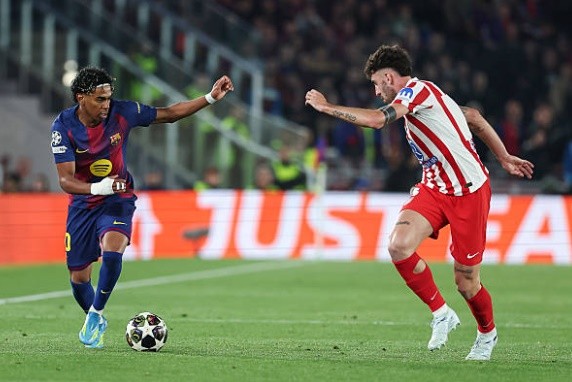 Lamine Yamal (7.0): Điểm sáng lớn nhất trên hàng công Barcelona. Với kỹ thuật cá nhân điêu luyện, anh liên tục khuấy đảo hành lang cánh của Atletico, tiếc rằng các đồng đội đã không tận dụng được các cơ hội anh tạo ra.