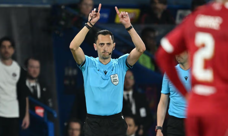 VAR đã giúp Liverpool tránh được một thất bại đậm ở lượt đi.