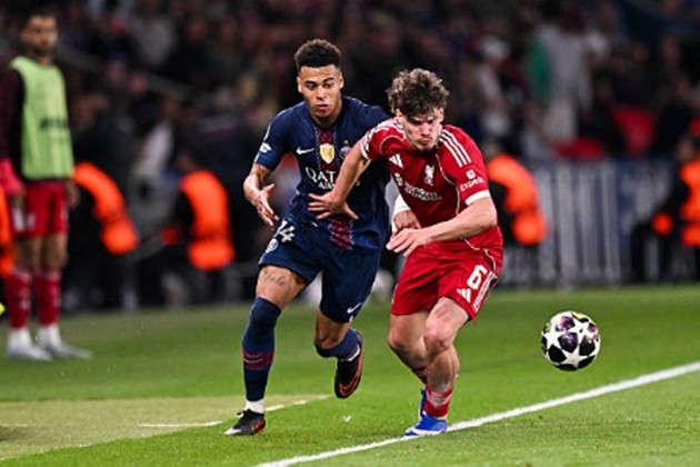 Tiền vệ trái: Milos Kerkez – 6.1 điểm Kerkez hoạt động năng nổ bên cánh trái nhưng thiếu đi những quả tạt chất lượng. Anh bị cô lập trong phần lớn thời gian trận đấu khi các vệ tinh xung quanh không tạo ra được sự kết nối cần thiết.