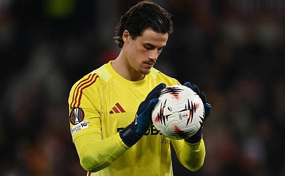 Mile Svilla nằm trong tầm ngắm của nhiều đội bóng Anh.