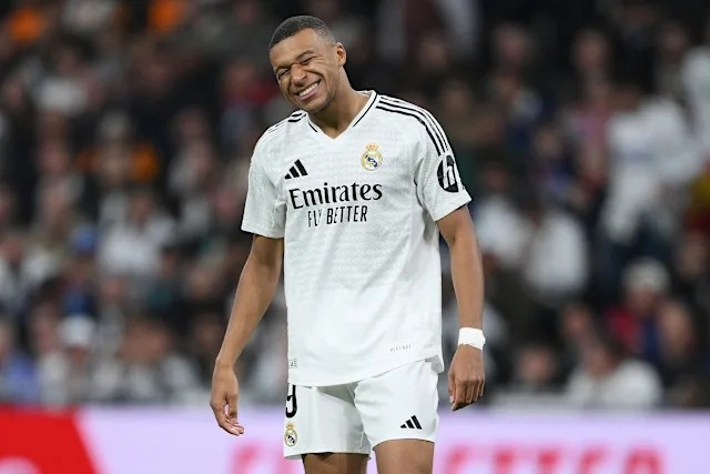 Kylian Mbappe văng khỏi top 3 danh sách ứng viên của Planet Football.