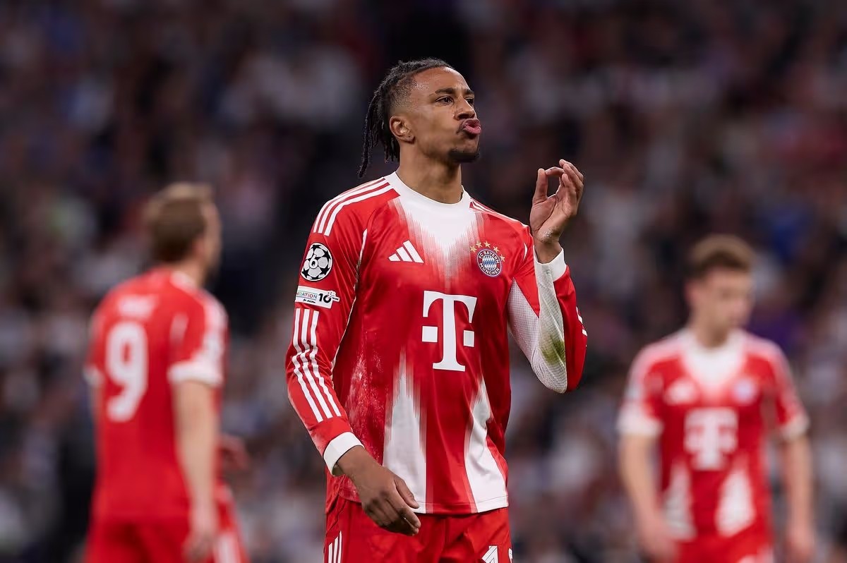 Michael Olise thăng tiến mạnh mẽ trong màu áo Bayern Munich.