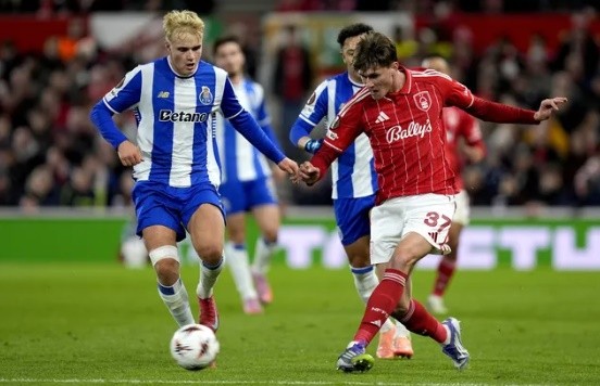 Những đội bóng Anh luôn biết cách làm khó Porto.