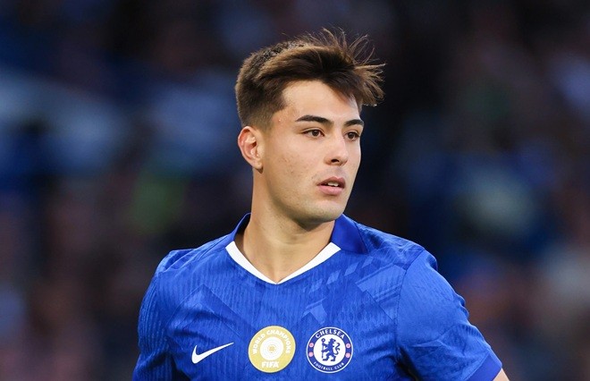  Anselmino đã rơi vào thế bị động ở mùa giải này.