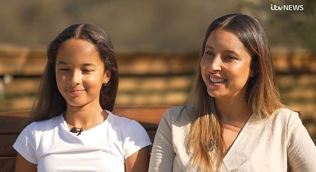  Chantelle mang thai từ phôi đông lạnh.